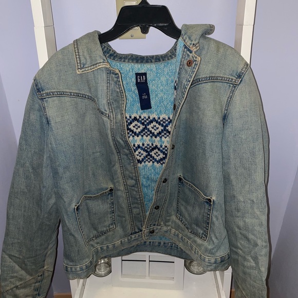 GAP Jean Jacket in Size Large - Picture 1 of 4